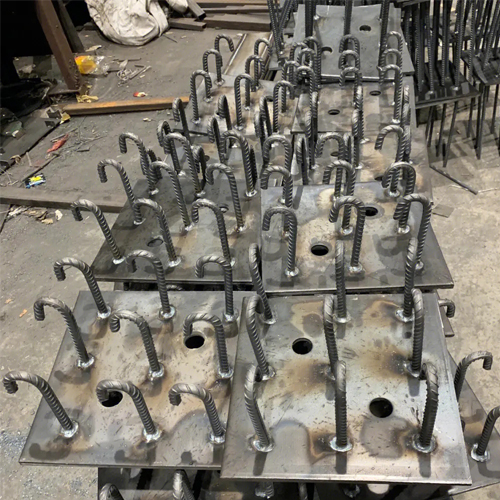 图纸中如何确定铜川预埋件的位置？